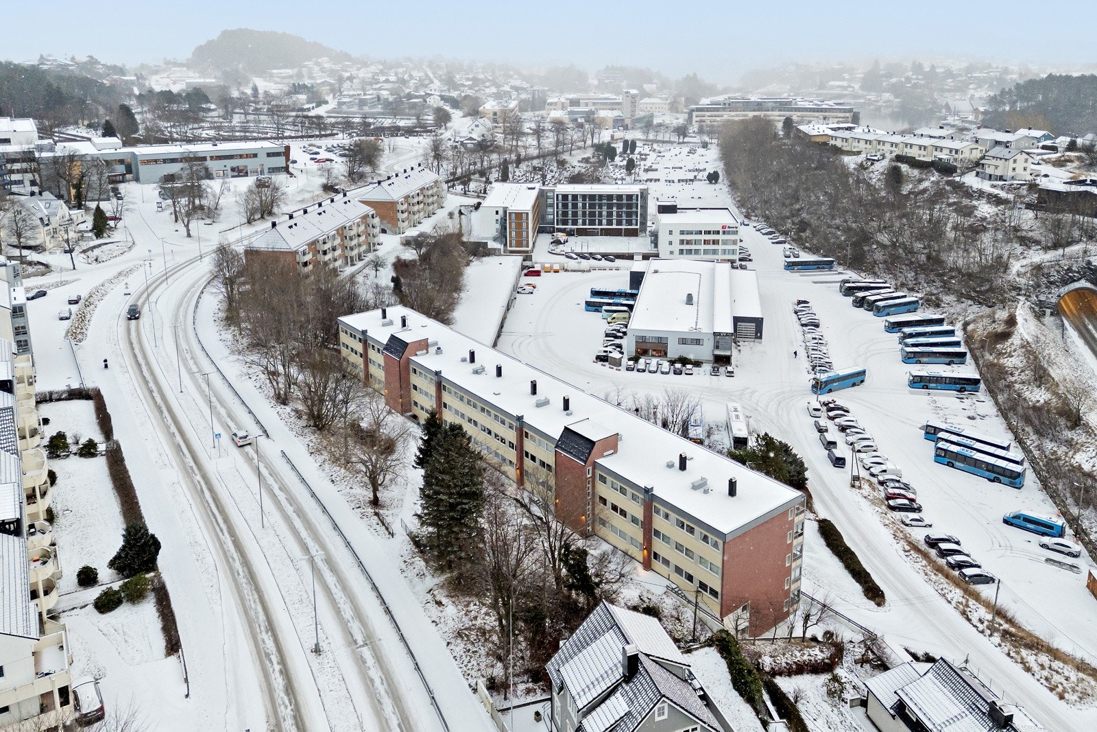 Det er kort vei til både butikk, buss, treningssenter, samt NTNU og NMK. Galleribilde