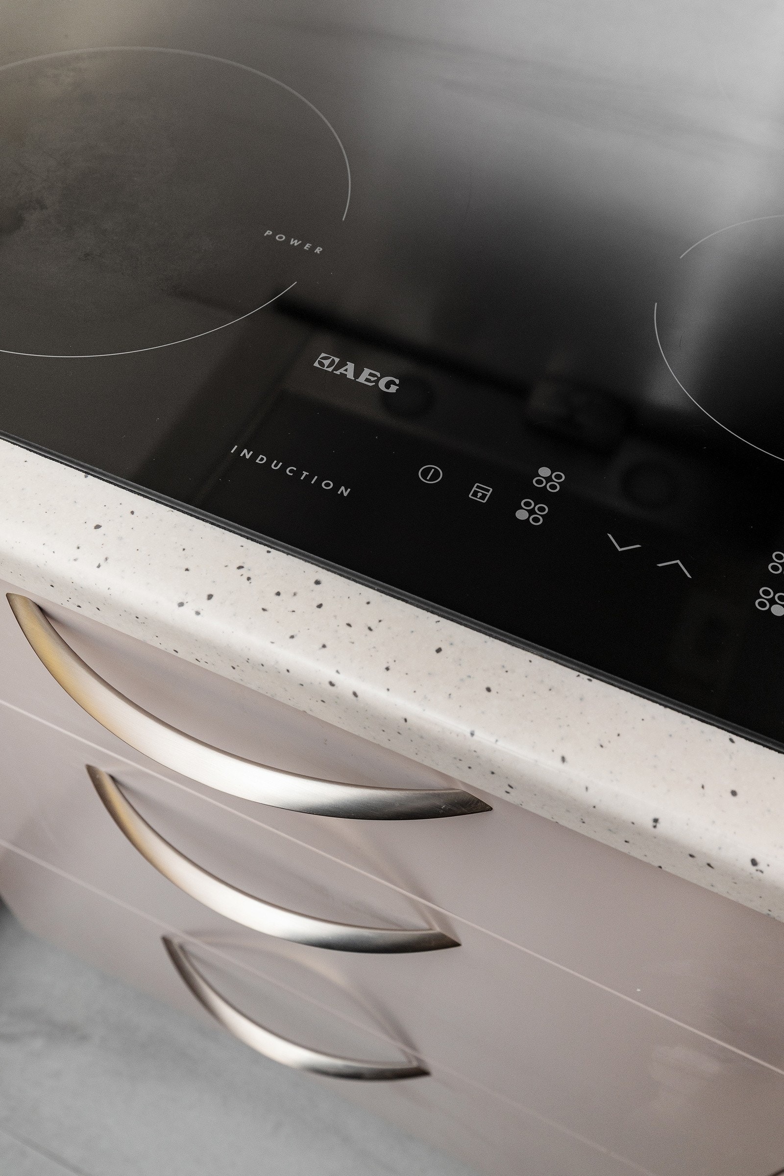 Platetopp med induksjon. Galleribilde