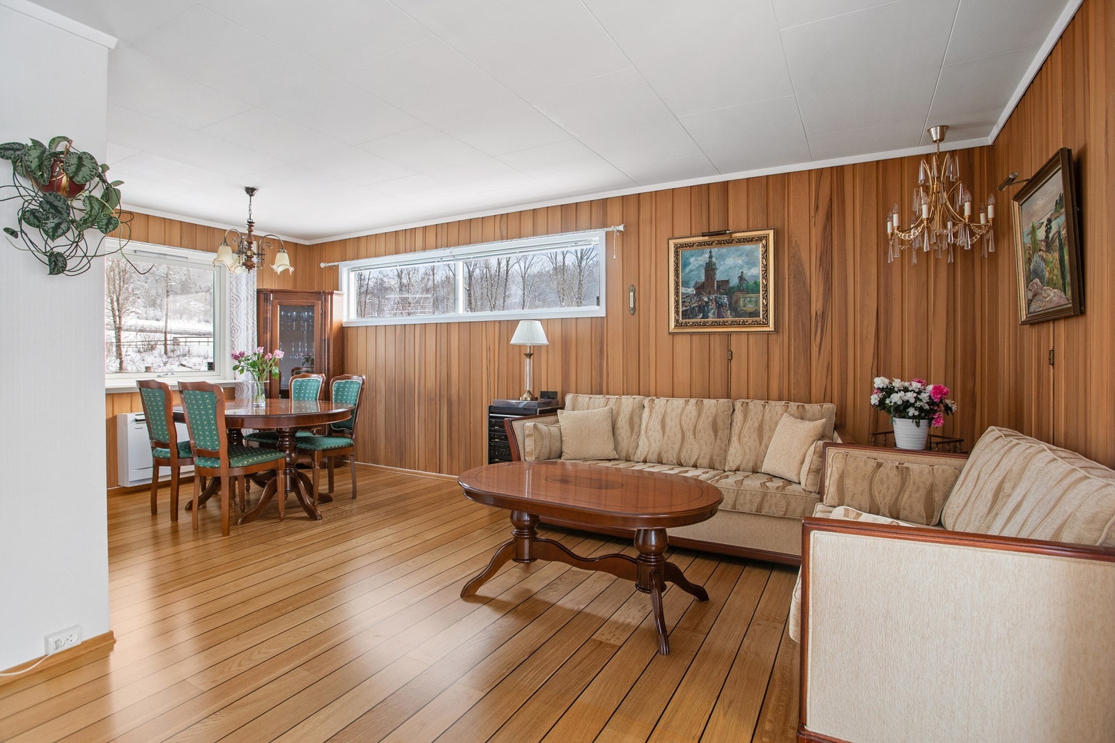 God plass til spisestue Galleribilde