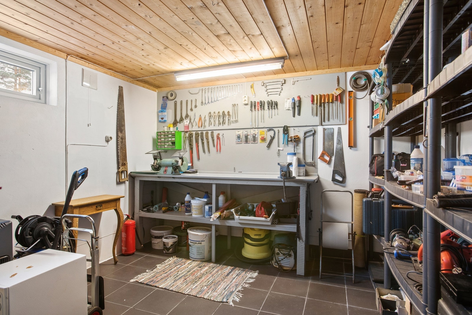 Bod i kjelleretasjen Galleribilde