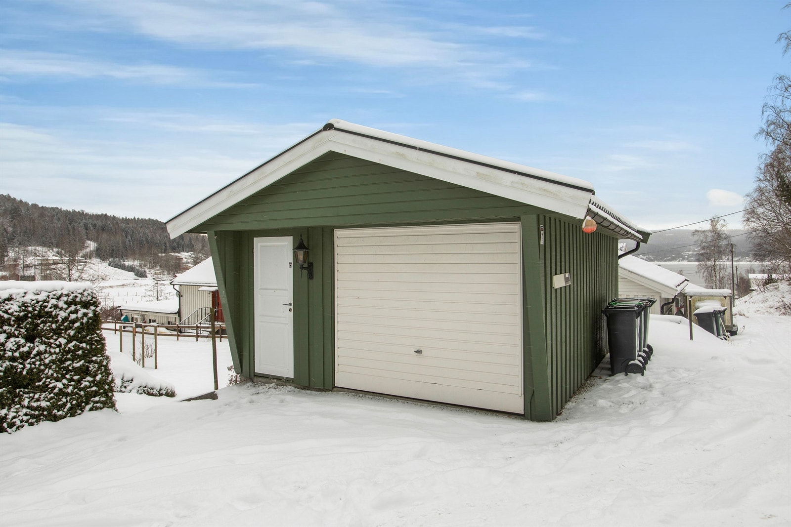 Garasje med plass til en bil i tillegg til lagring Galleribilde