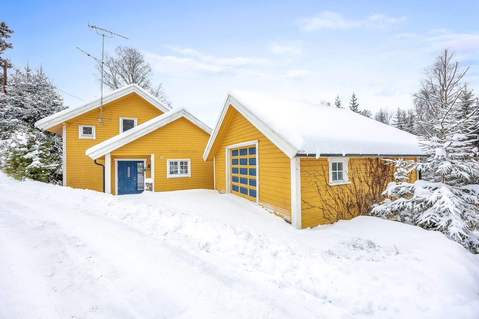 Eiendommen ligger på trivelige Rømskog og har få kilometer til skole, barnehage og butikk. Galleribilde