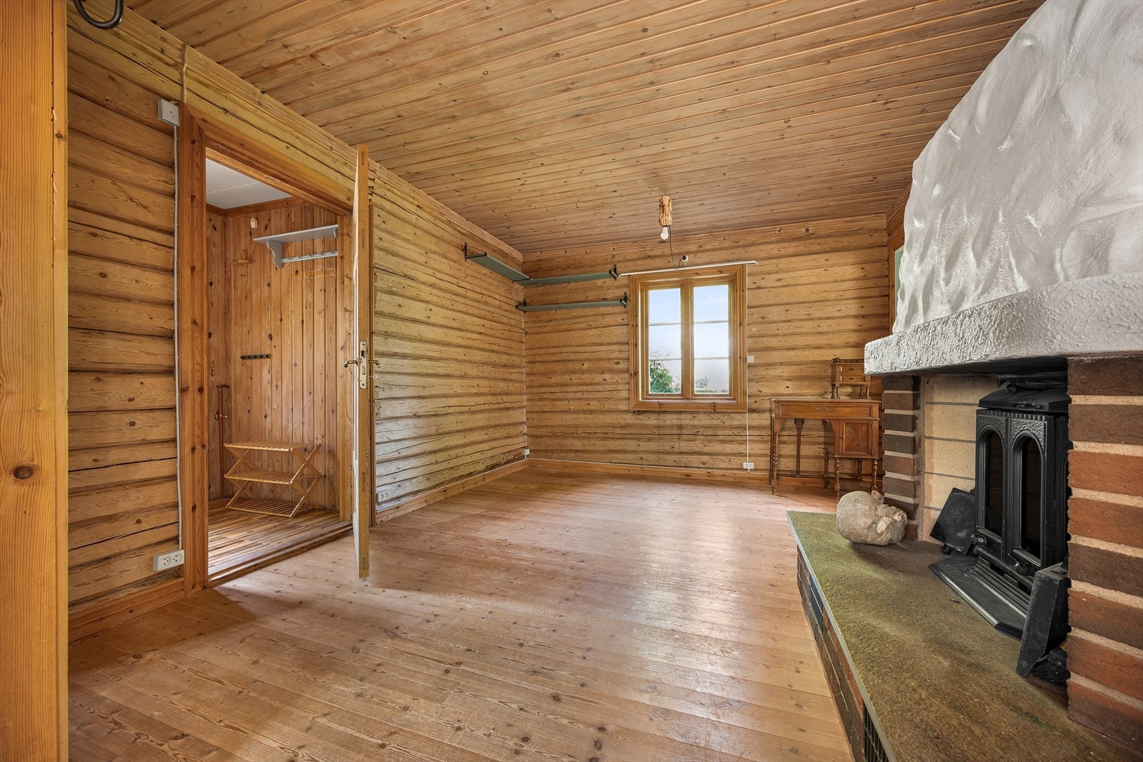 Boligen har hele tre stuer som ligger i forlengelse av hverandre. Galleribilde