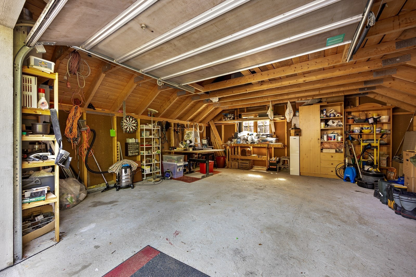 Garasjen. Galleribilde