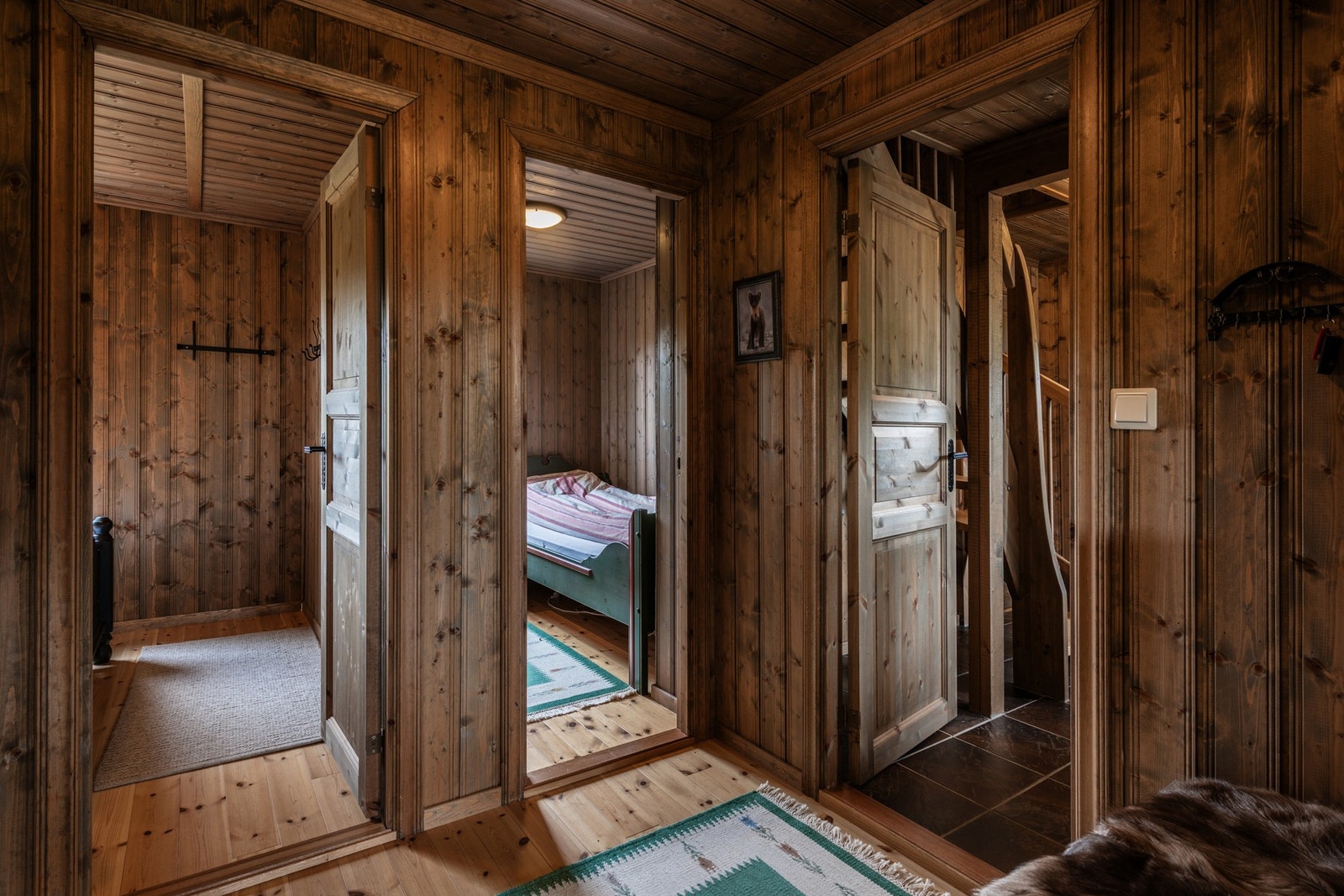 Gang med tilgang til bad og 2 soverom Galleribilde