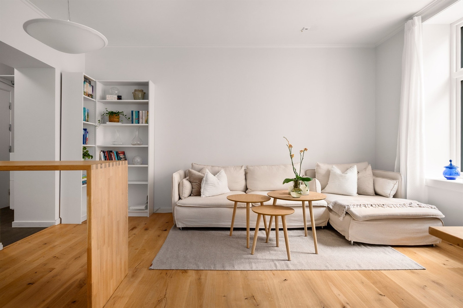 Leiligheten ble helrenovert i 2014 med nytt bad, kjøkken, elektrisk anlegg og rør, samt nymalt i 2024. Galleribilde