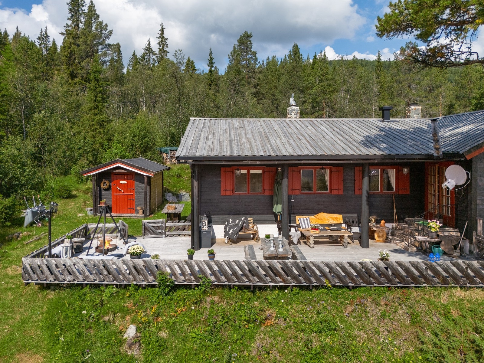 Tomten på ca. 5 mål innbyr til uteaktiviteter for alle aldre. Galleribilde