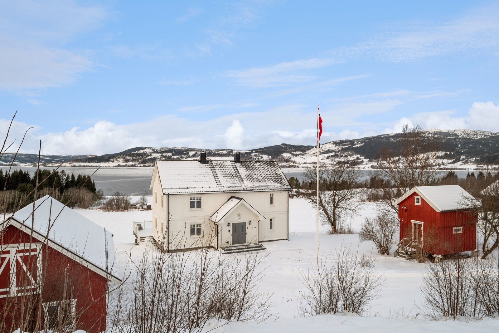 Velkommen til en hyggelig visning i idylliske omgivelser. Galleribilde
