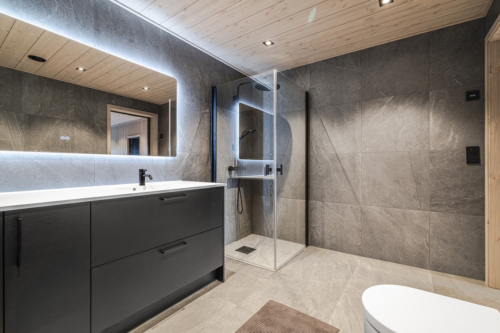 Lodgen får 2 baderom, samt ekstra WC Galleribilde