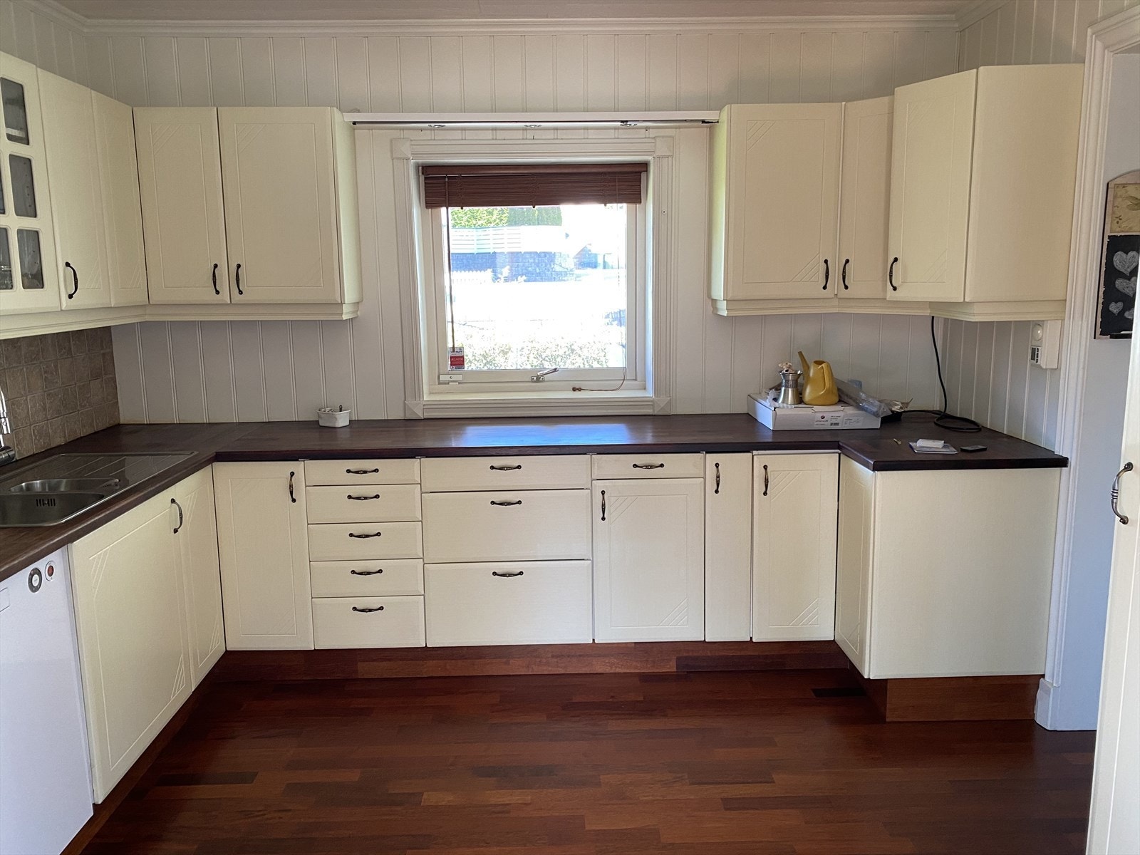 Selgers bilde av kjøkken Galleribilde