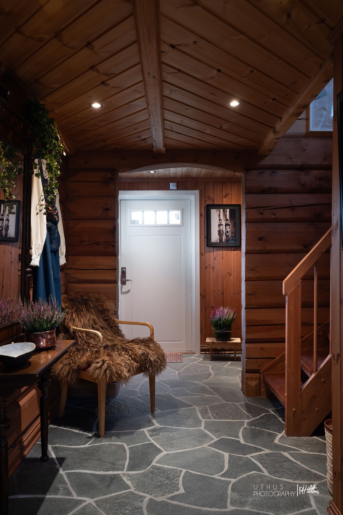 Praktisk skifergulv med varme i entré. Galleribilde