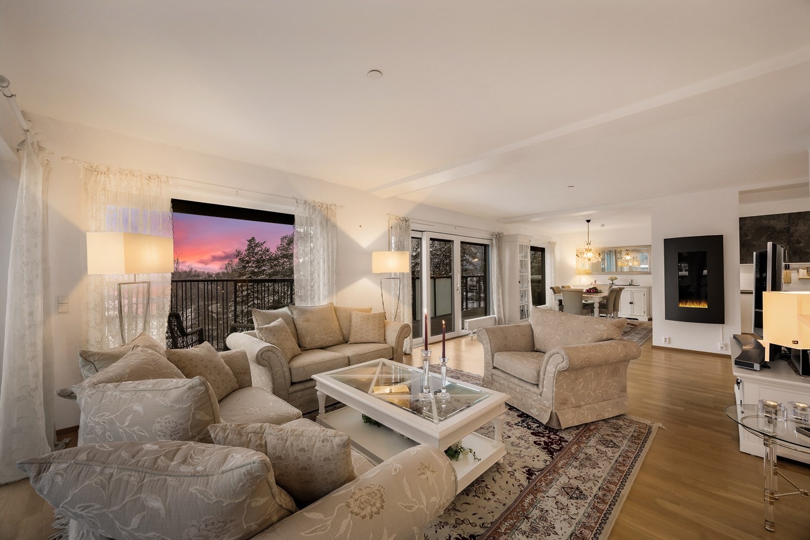 Leiligheten er lys og romslig, med en fantastisk romfølelse og god standard. Galleribilde