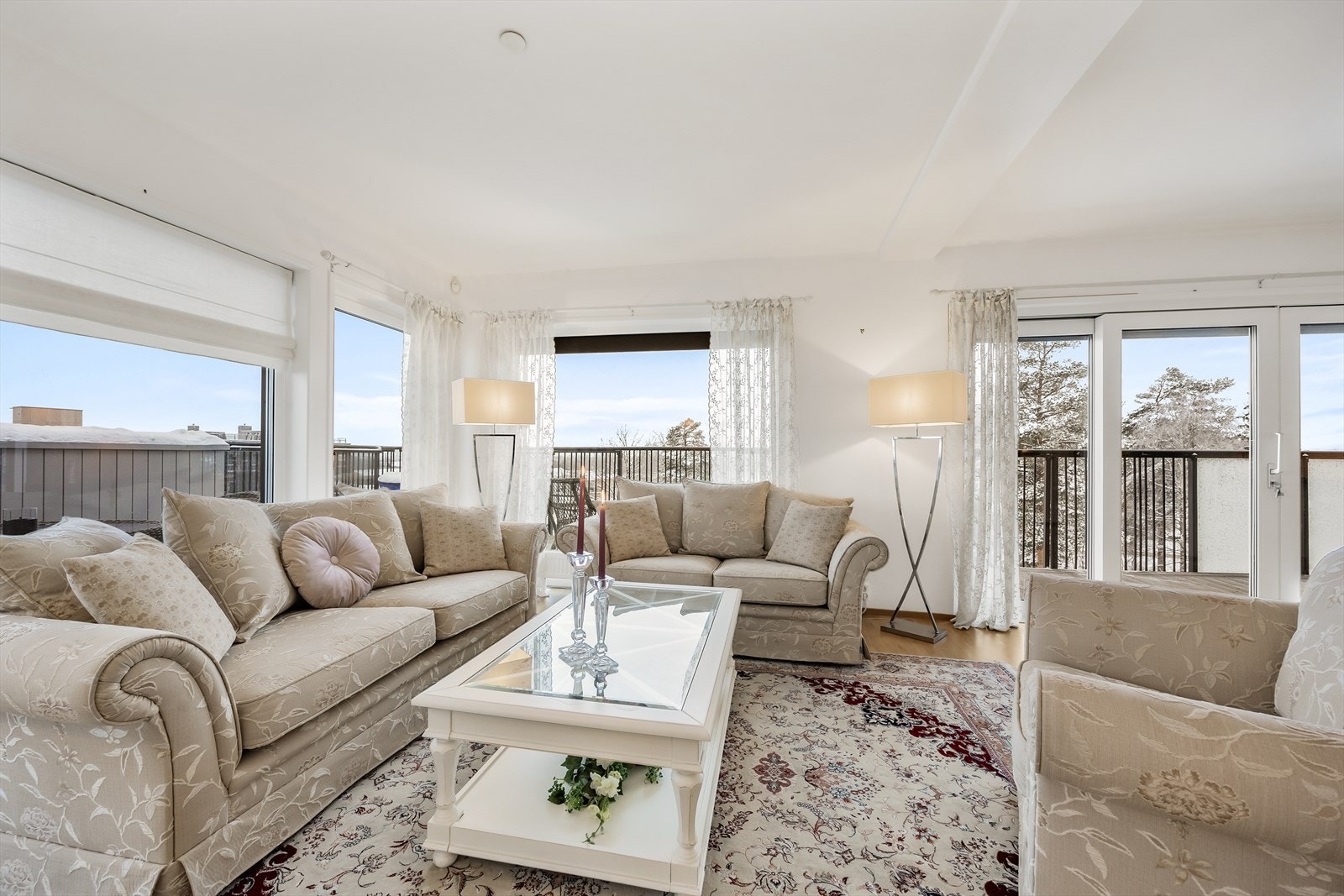 Stue på toppen med lite innsyn. Galleribilde