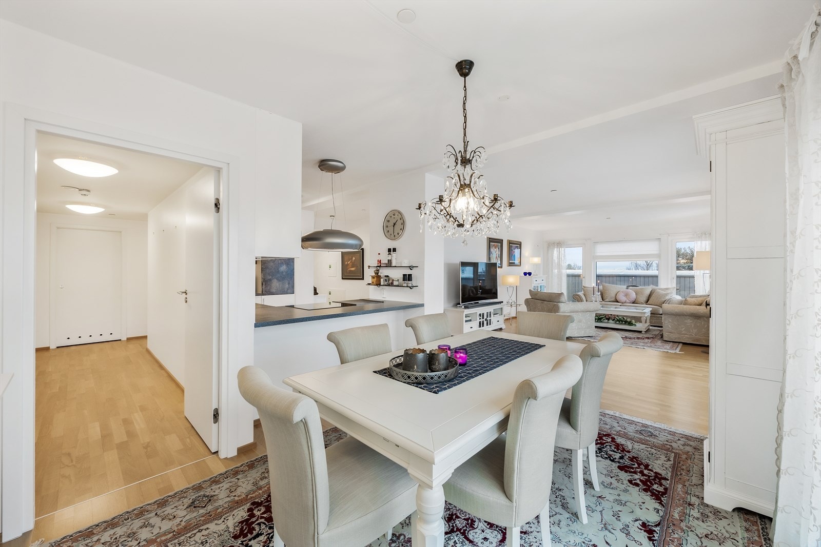 Spisestue. Galleribilde