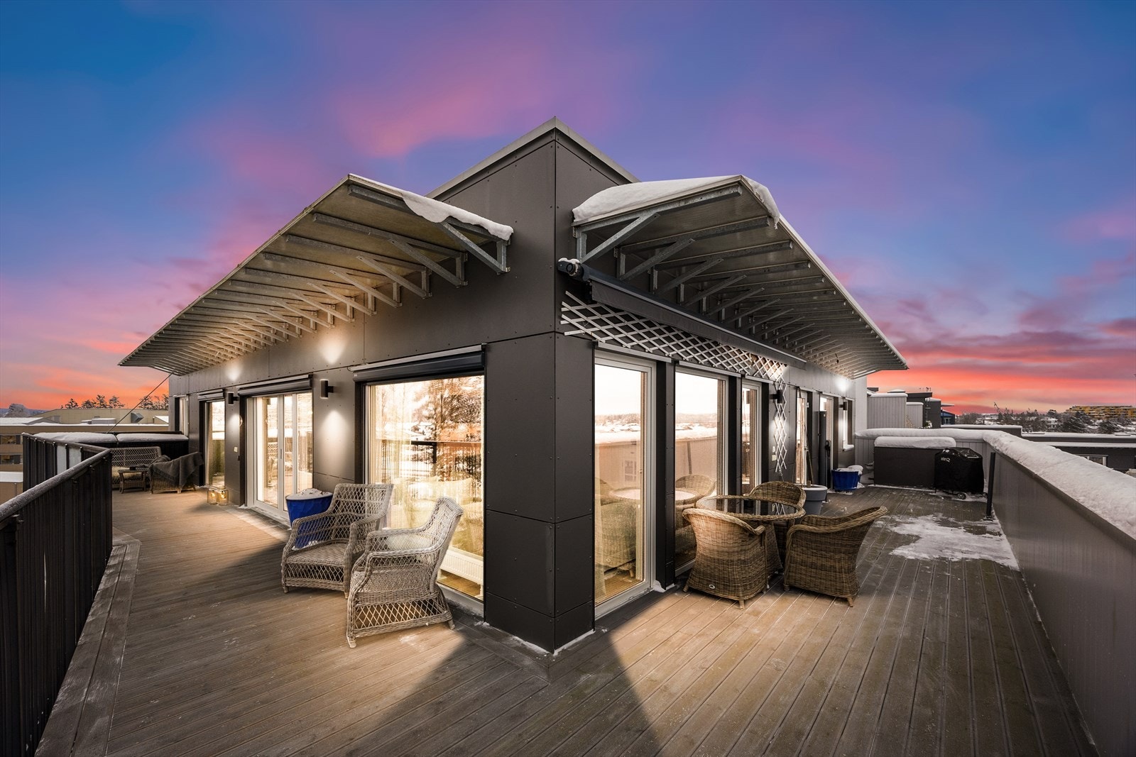 Velkommen til Gjestadtoppen 28! En fantastisk toppleilighet med stor terrasse på 62 kvm. Fotograf: Espen Edin. Galleribilde