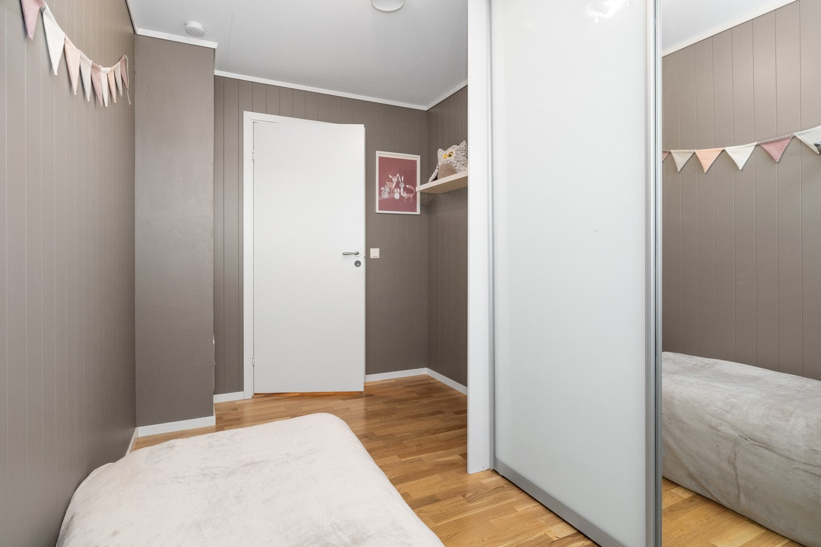 Her er det også skyvedørsgarderobe. Galleribilde