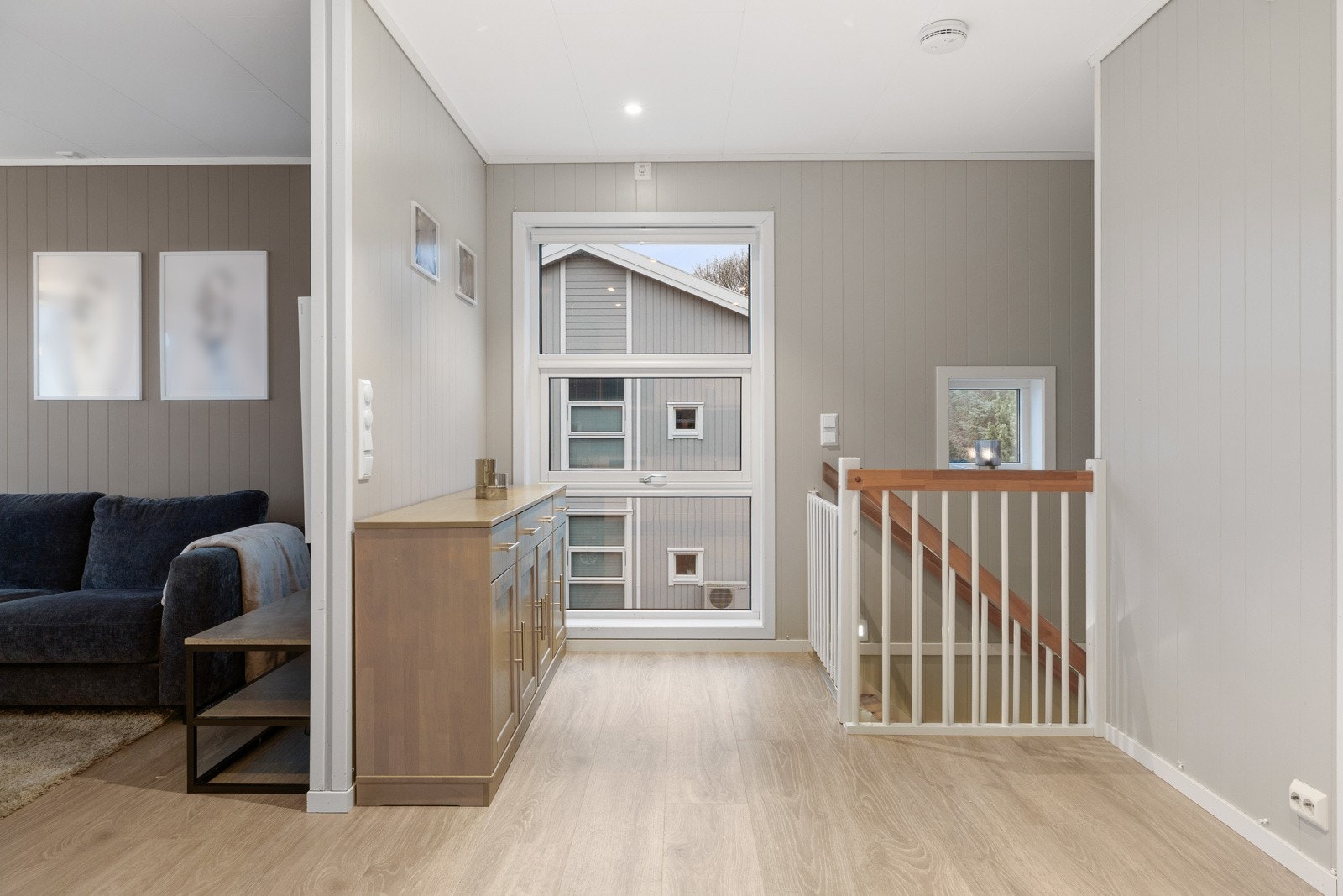 Her er det lyst og luftig, med stilrene overflater. Galleribilde