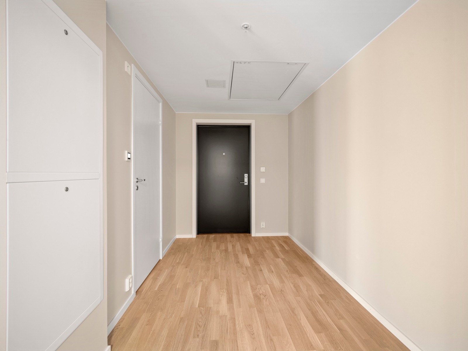 Velkommen inn! Vannbåren gulvvarme i alle oppholdsrom. Galleribilde