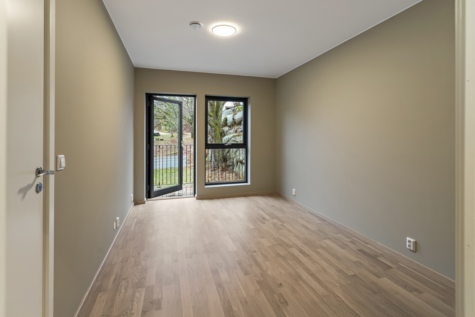 Hovedsoverom med utgang til balkong Galleribilde