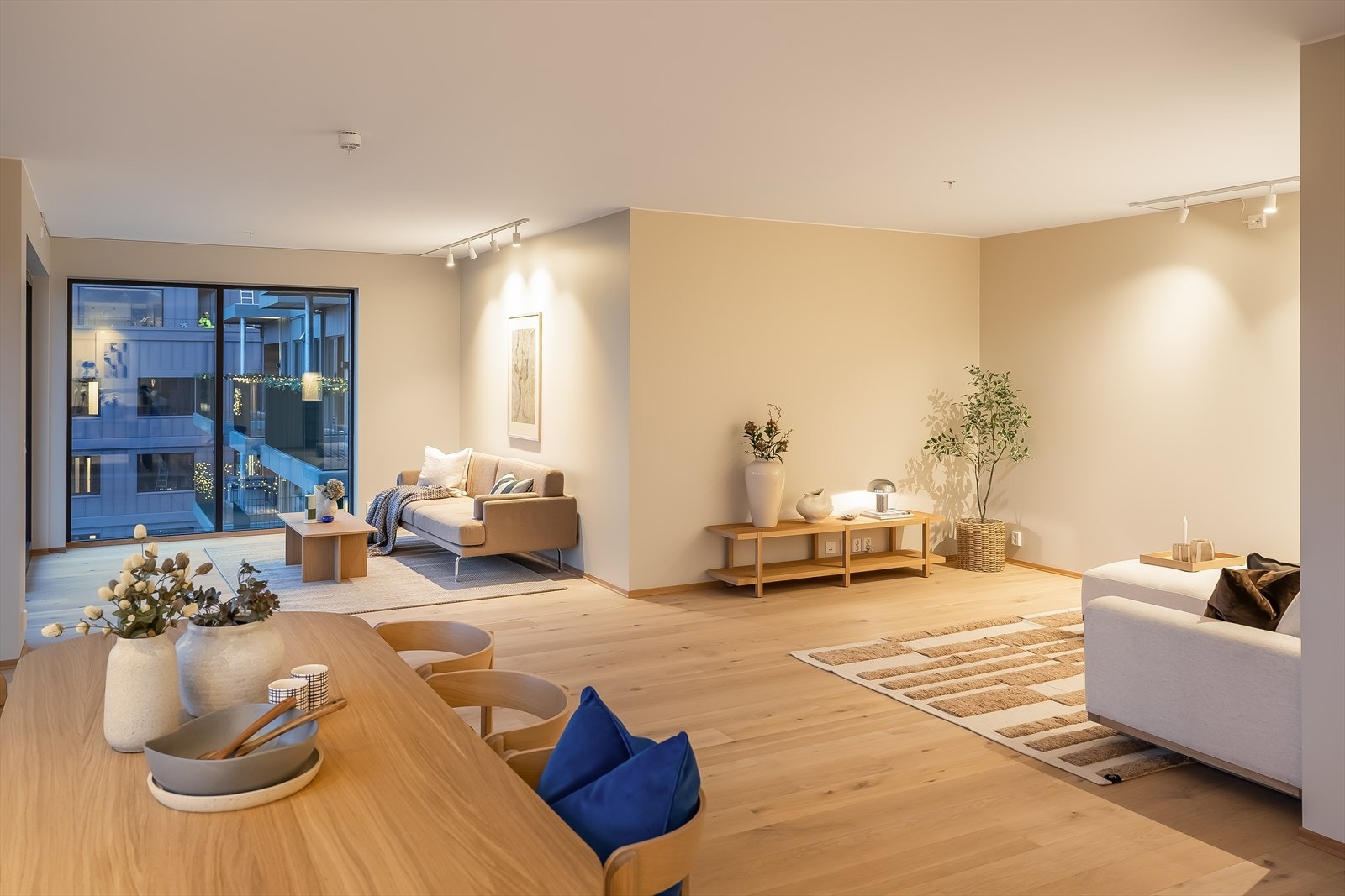 Med byggeår fra 2025 får man alt av moderne kvaliteter som vannbåren gulvvarme, balansert ventilasjon og heis i bygget. Galleribilde