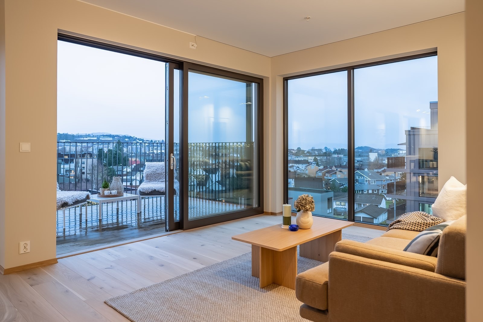 Velkommen til Spiltauet 28! En eksklusiv toppleilighet med attraktiv beliggenhet på Tunet på Leangen. Galleribilde