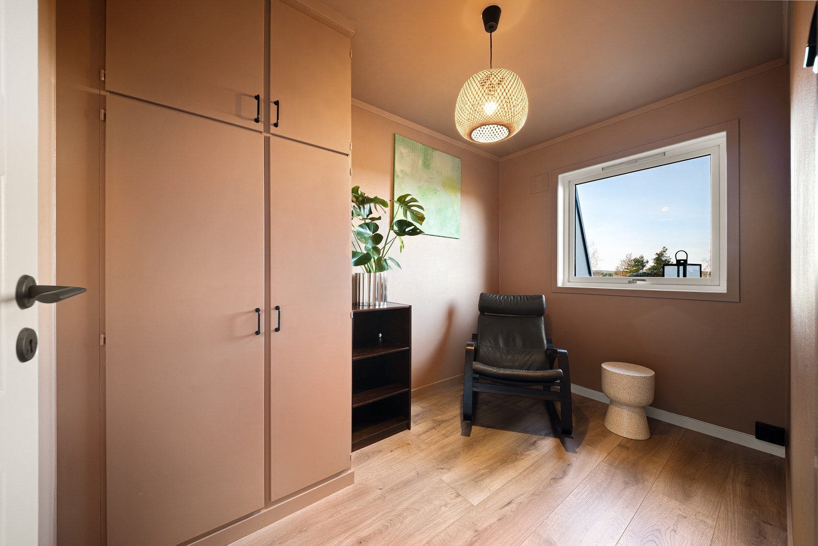 Vegger og himling er nylig helmalt i begge soverom. Galleribilde