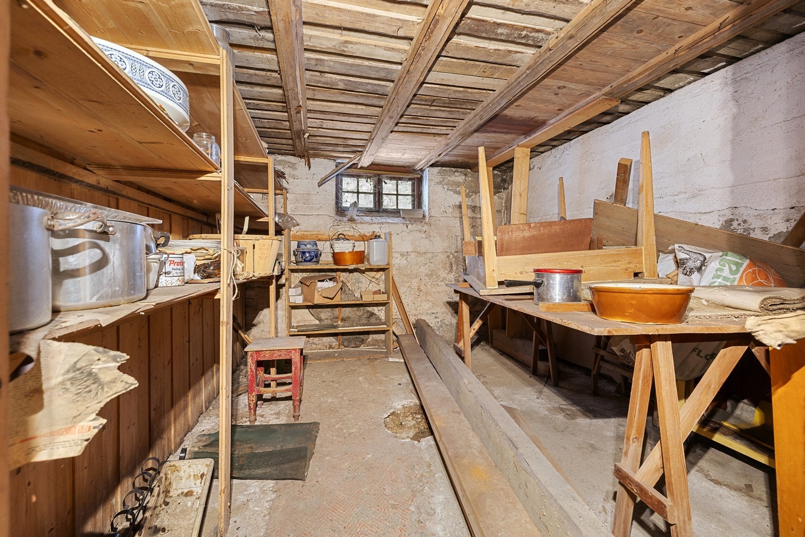 Kjelleren har fire boder som gir rikelig med lagringsplass. Galleribilde