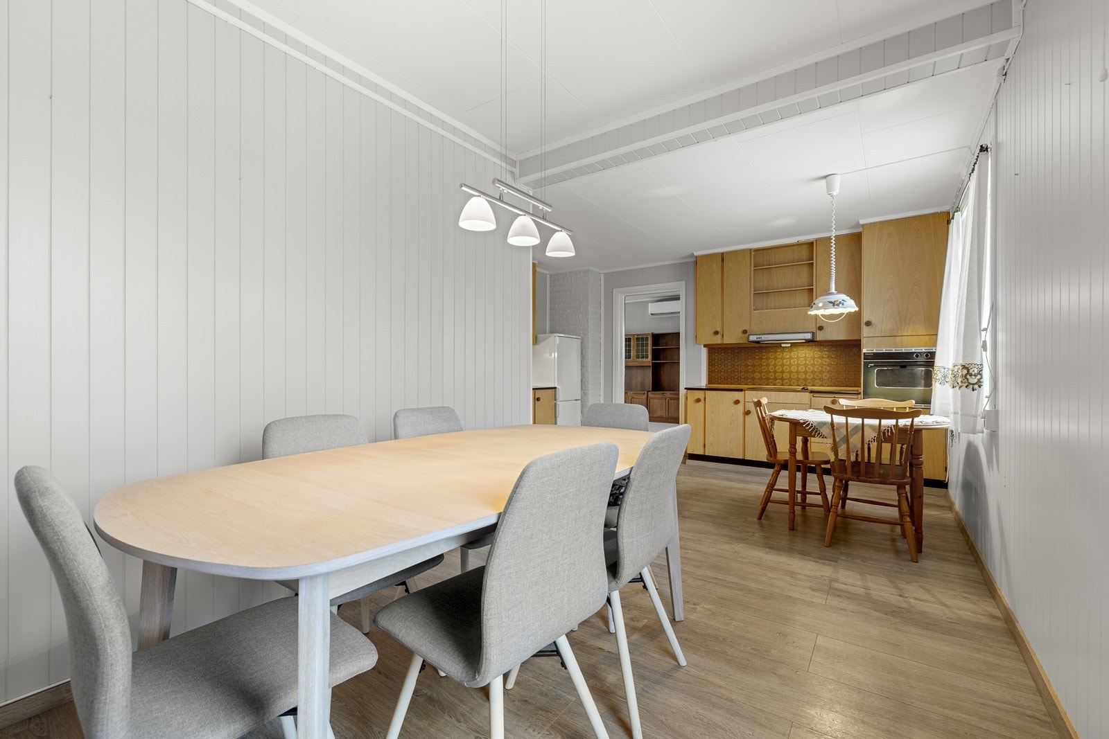 Kjøkken og spiseplasser. Galleribilde