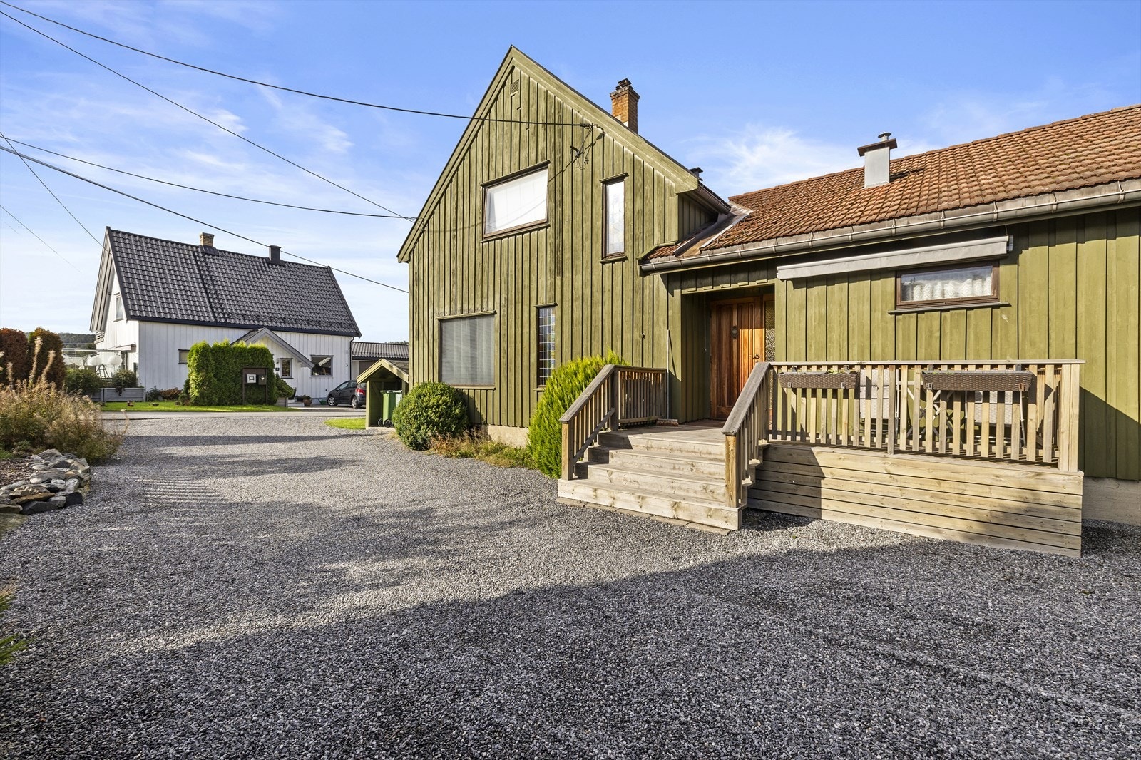 Sommerbilde og inngangsparti med markise. Galleribilde