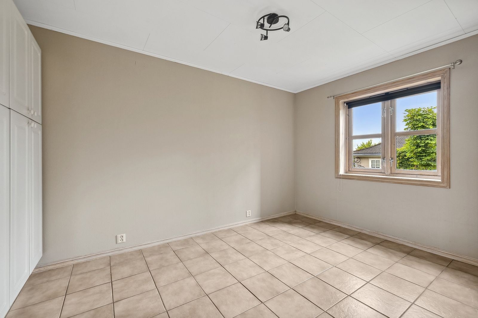 Sokkel 1: Soverom med garderobeskap - ikke ledig Galleribilde