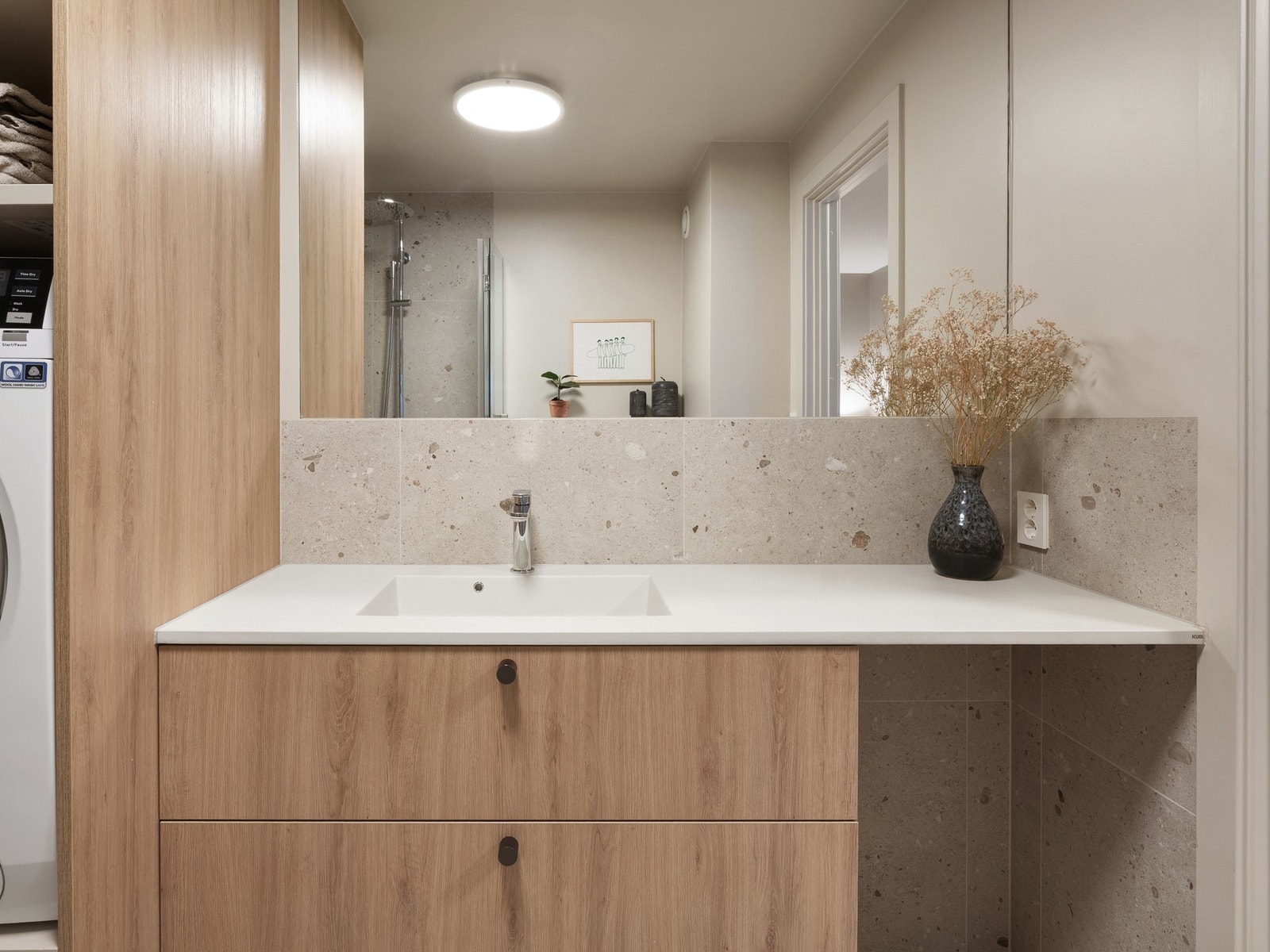 Gulvvarme og dusj med innfellbare glassvegger. Galleribilde