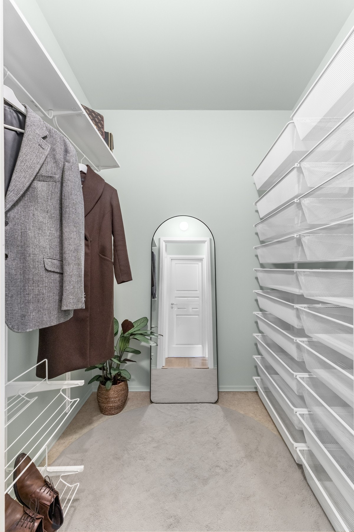 Her det gode lagringsmuligheter. Boden har strømuttak Galleribilde