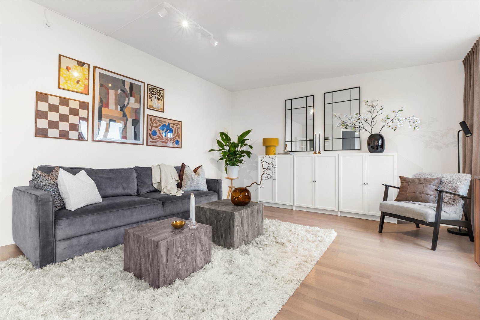 Stuen har en fin arealutforming, så her er det flere muligheter for møblering Galleribilde