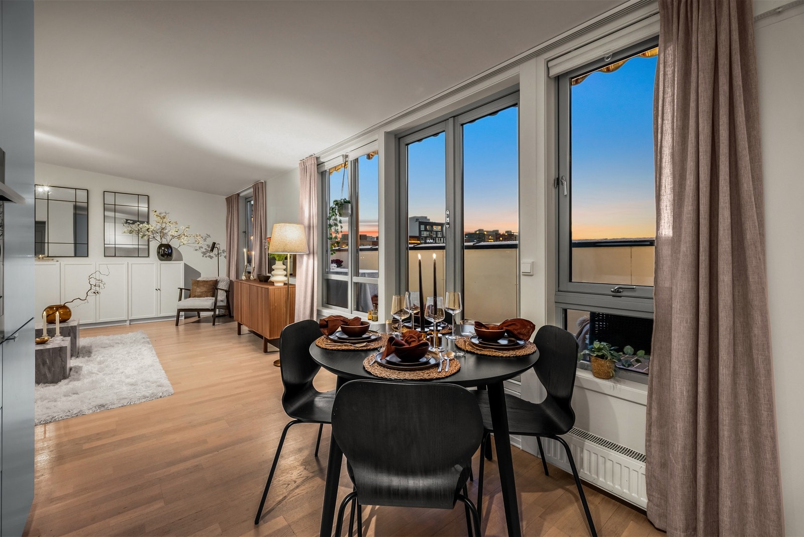 Leiligheten ligger i 4. etasje - byggets toppetasje Galleribilde