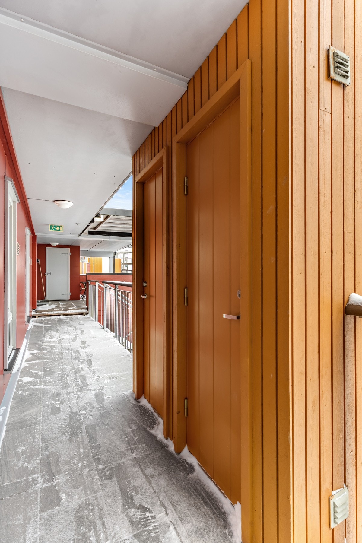 Leiligheten har ellers en bod på enden av terrassen på ca. 2,6 kvm og en bod ved inngangspartiet på ca. 1,6 kvm Galleribilde