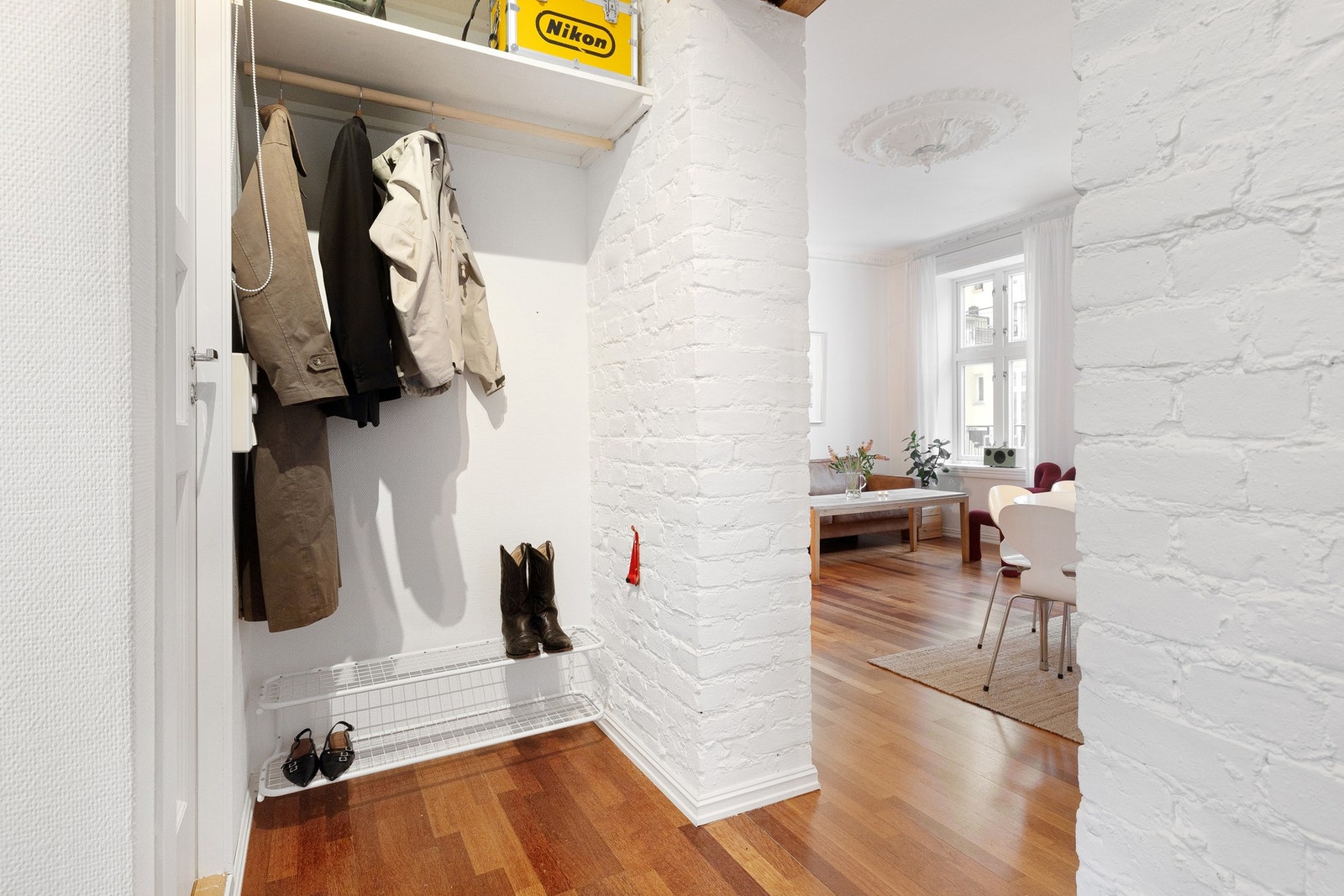 Entréen ønsker velkommen med særpreg og karakter, og gir et umiddelbart godt førsteinntrykk. Galleribilde