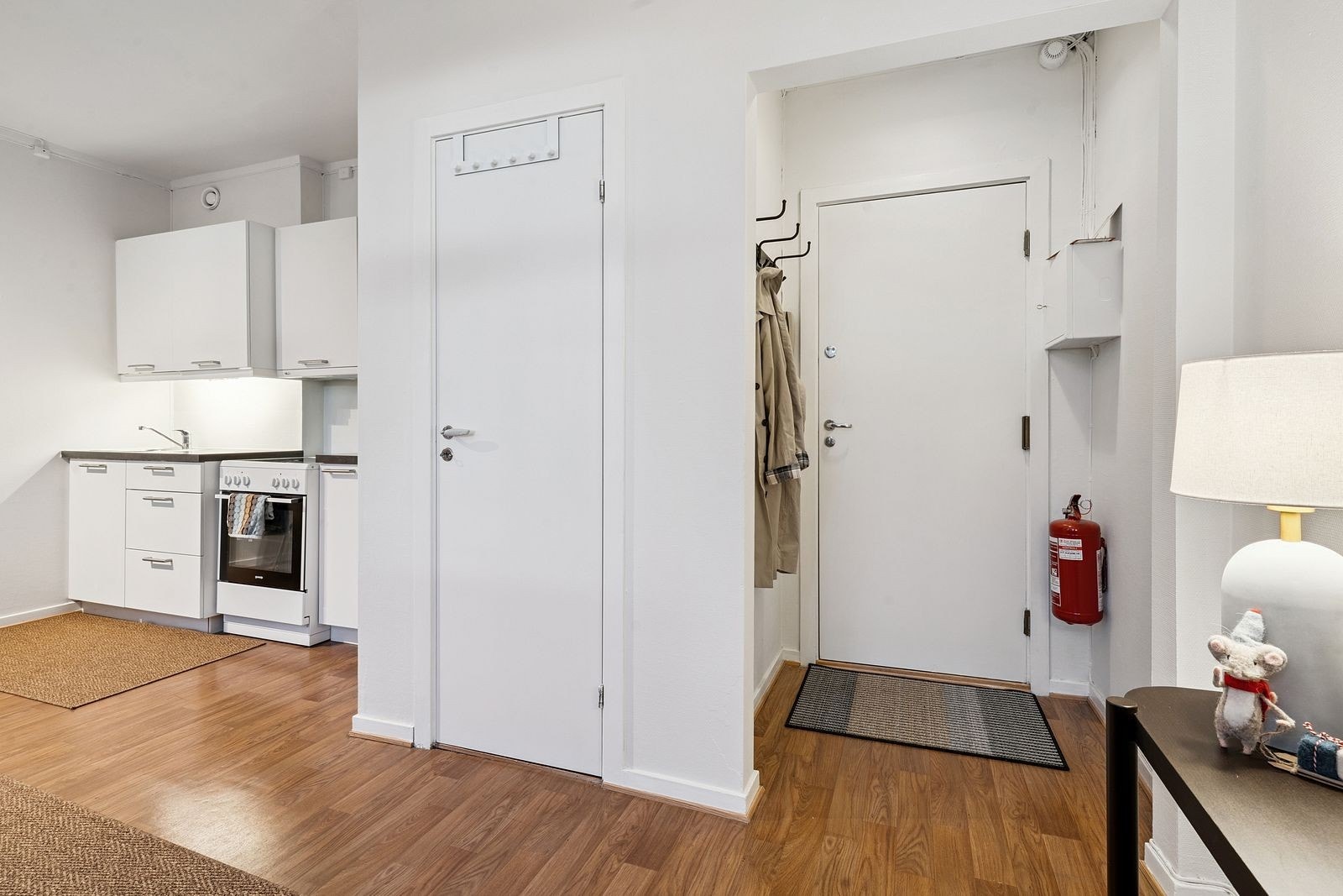 Det er 3 små boder i leiligheten, og 1 kjellerbod Galleribilde