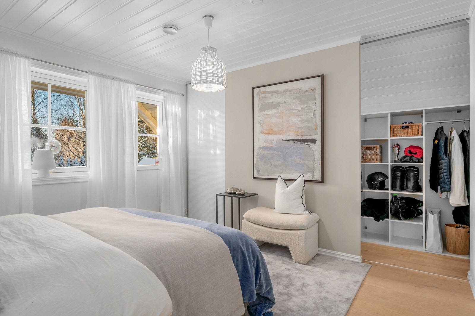 Soverom med smart garderobeløsning Galleribilde