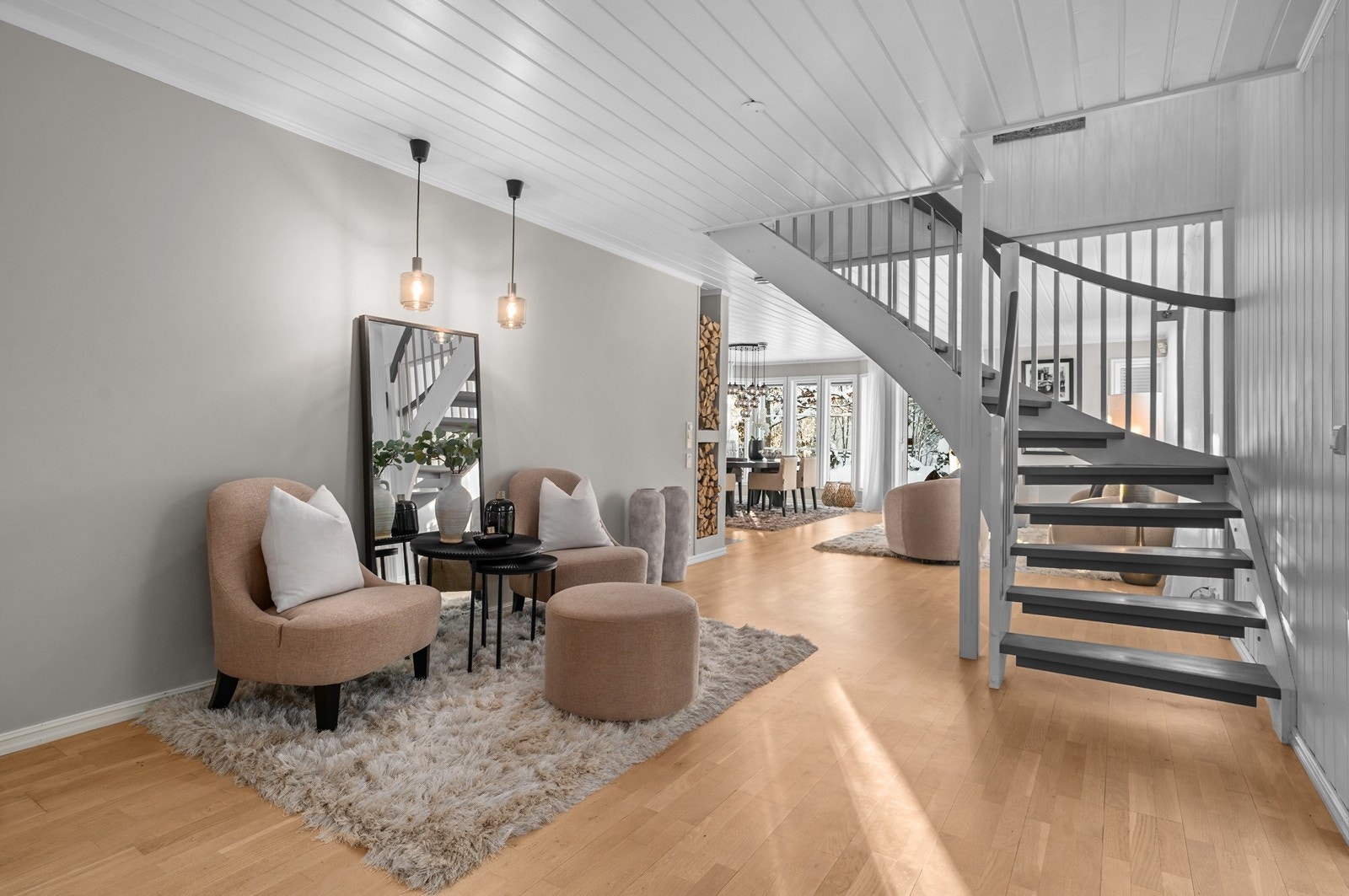 Trapp opp til 2. etasje Galleribilde