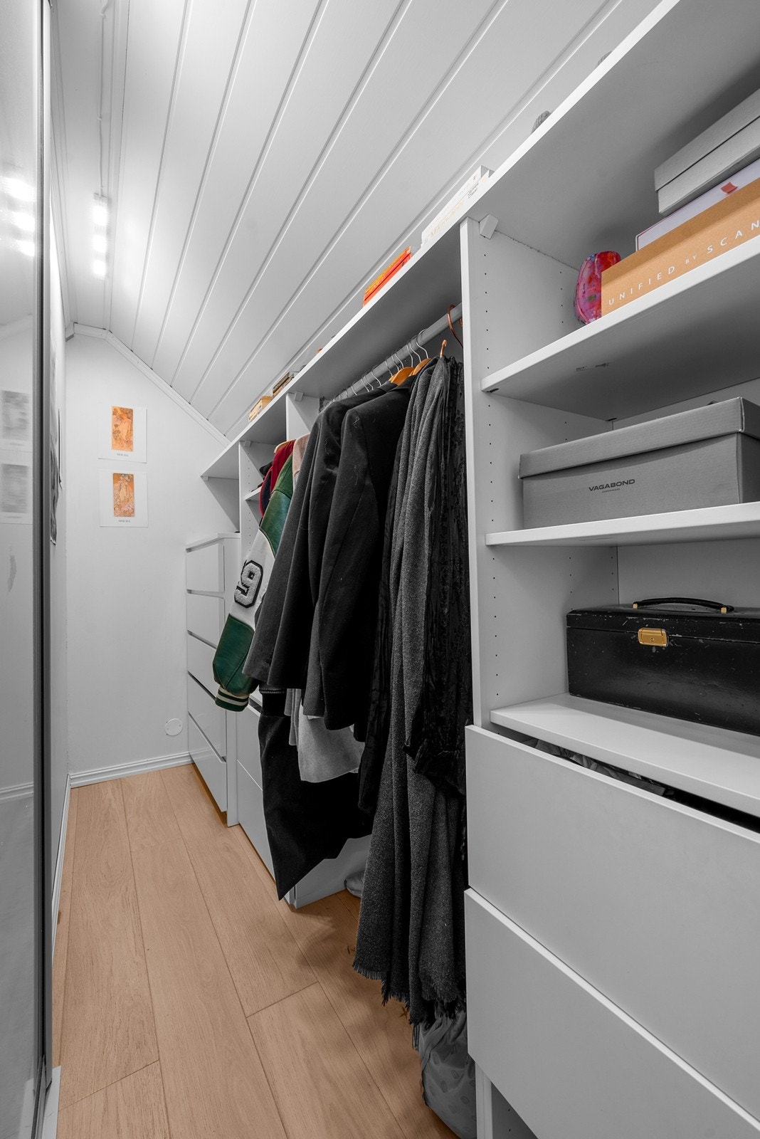 Garderobe Galleribilde