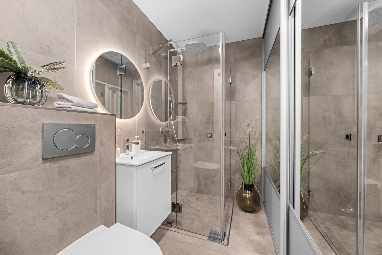 Bad med dusjhjørne Galleribilde