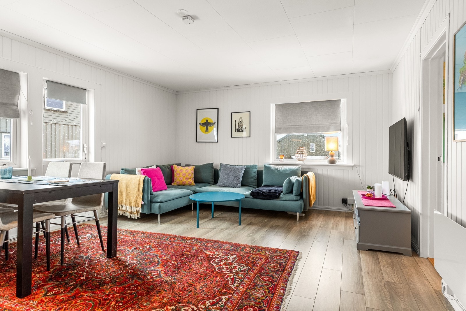 Vindusflater på tre sider av leiligheten, gir rikelig med naturlig lys. Galleribilde