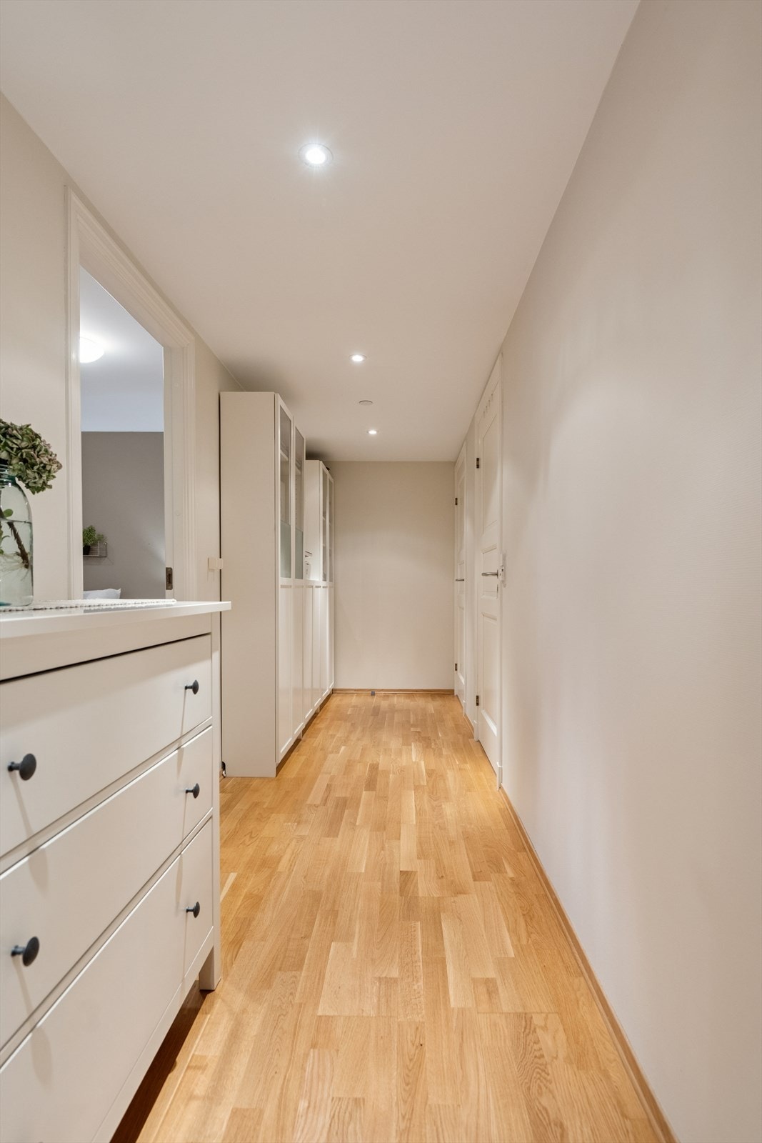 Boligen fremstår lys og godt vedlikeholdt. Galleribilde