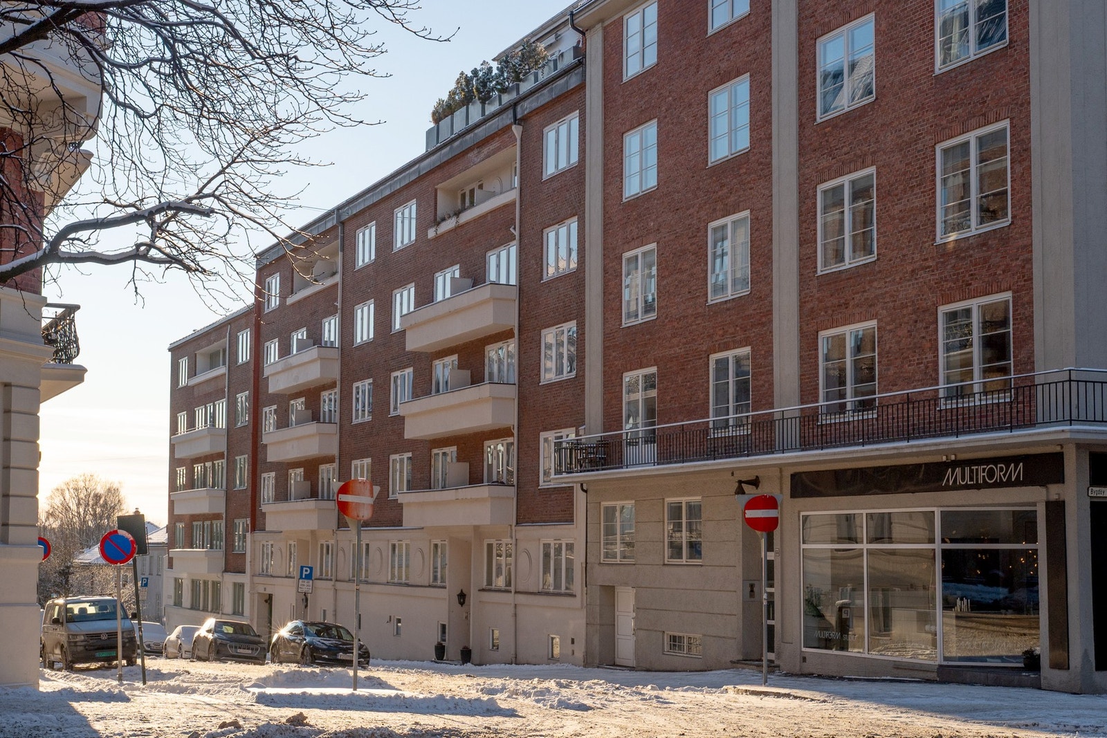 Sentral og rolig beliggenhet i en hyggelig sidegate på Frogner. Galleribilde