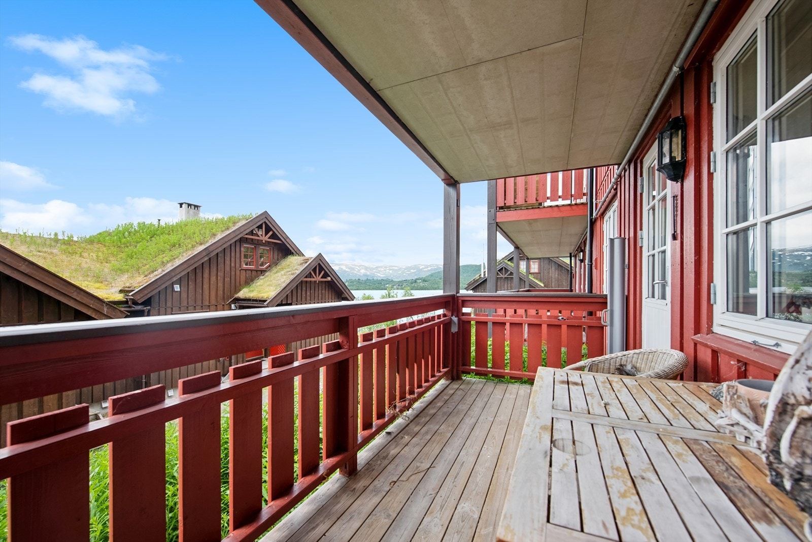 Romslig terrasse med flott utsikt. Galleribilde