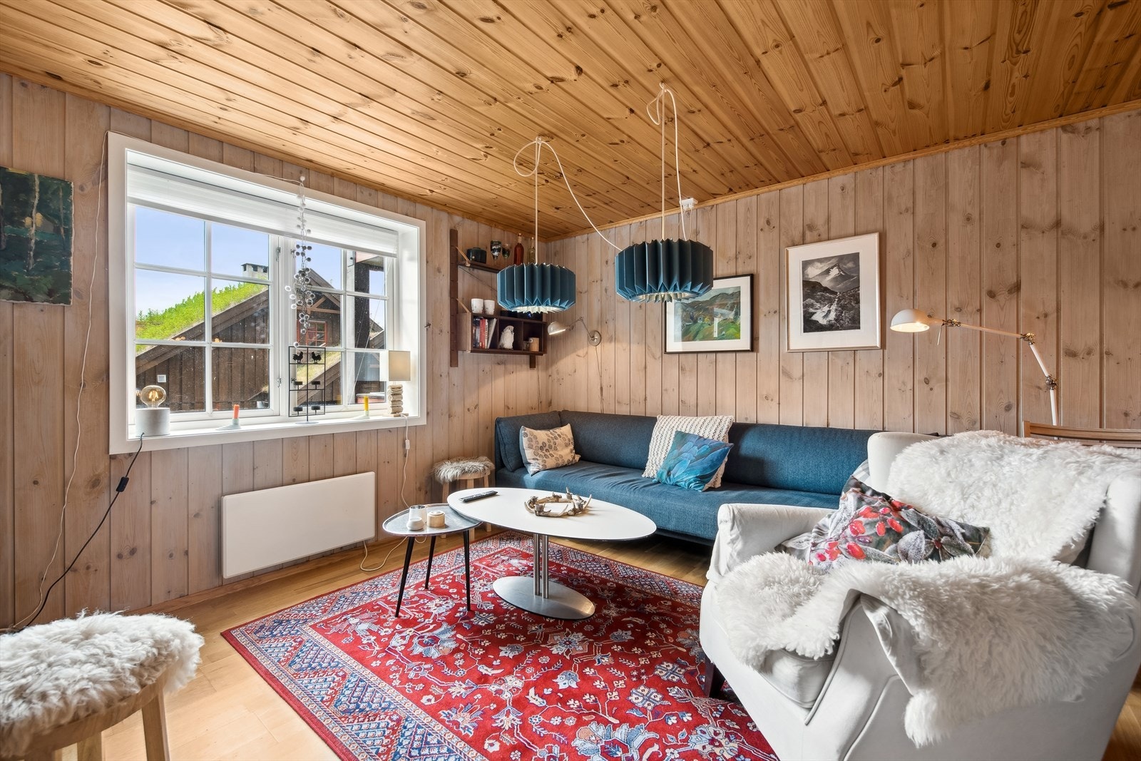 Pen, smakfullt innredet leilighet med praktfull beliggenhet. Galleribilde