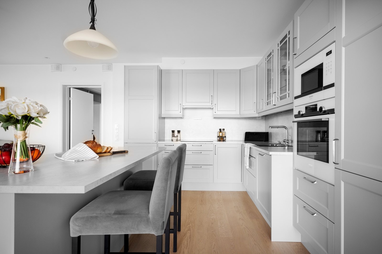 Øyen fungerer fint som et enkelt spisebord/frokostbord. Galleribilde