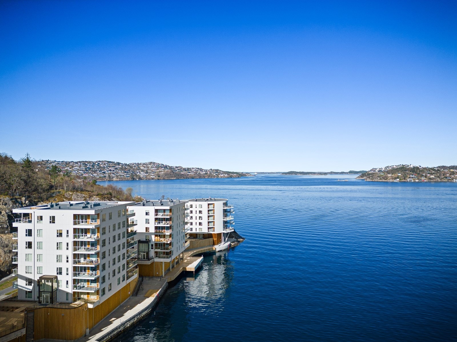 Leiligheten ligger fint til i nybygg fra 2021 og holder en høy byggteknisk standard. Galleribilde