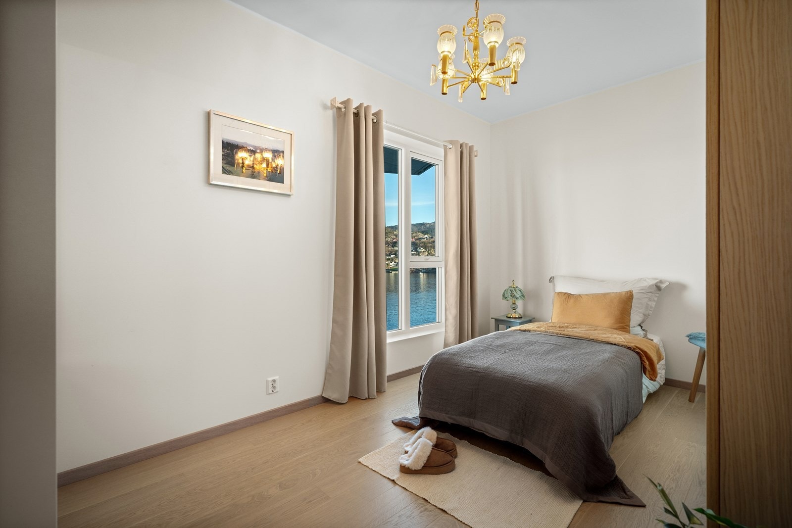 Det andre soverommet måler 10,8 m². Galleribilde