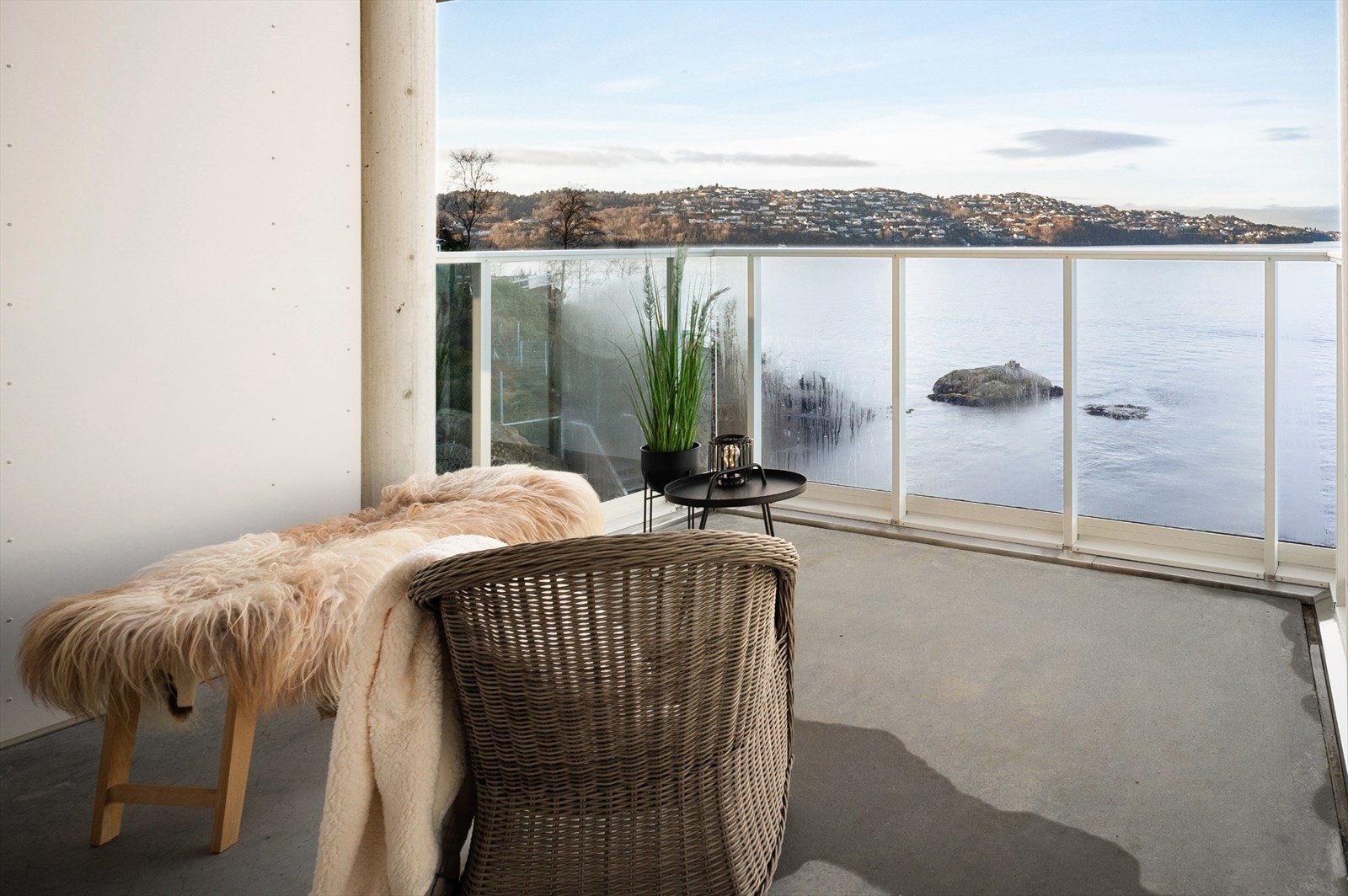 Det er gode møbleringsmuligheter på alle balkongene. Til sammen måler de 39 m². Galleribilde